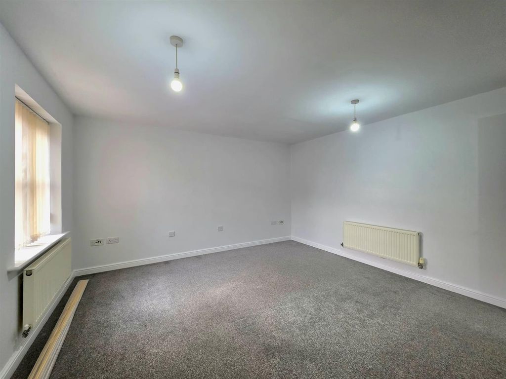 Property photo 3 of 9 Living Area