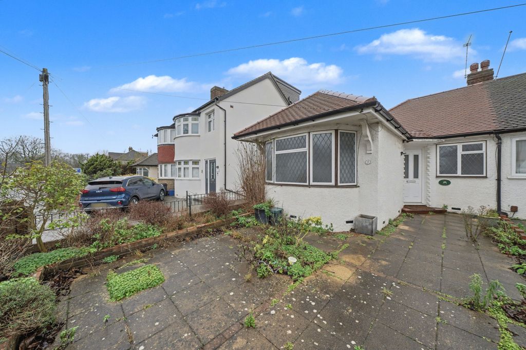 Property photo 2 of 17 14 Glasbrook Avenue, Twickenham, Tw2 6Ah