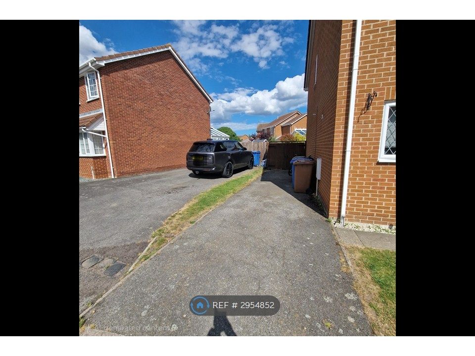 Property photo 2 of 12 Off Road Parking