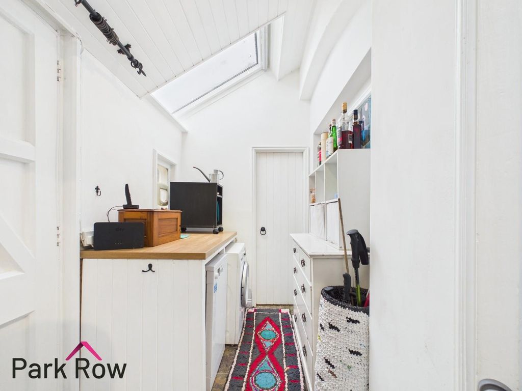 Property photo 2 of 27 Entrance Hallway