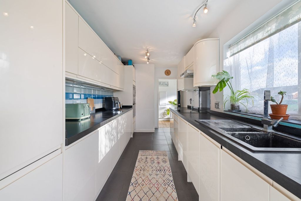 Property photo 3 of 16 Kitchen