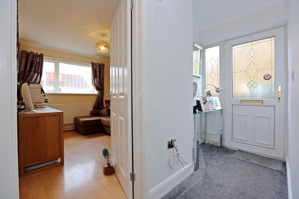 Property photo 3 of 27