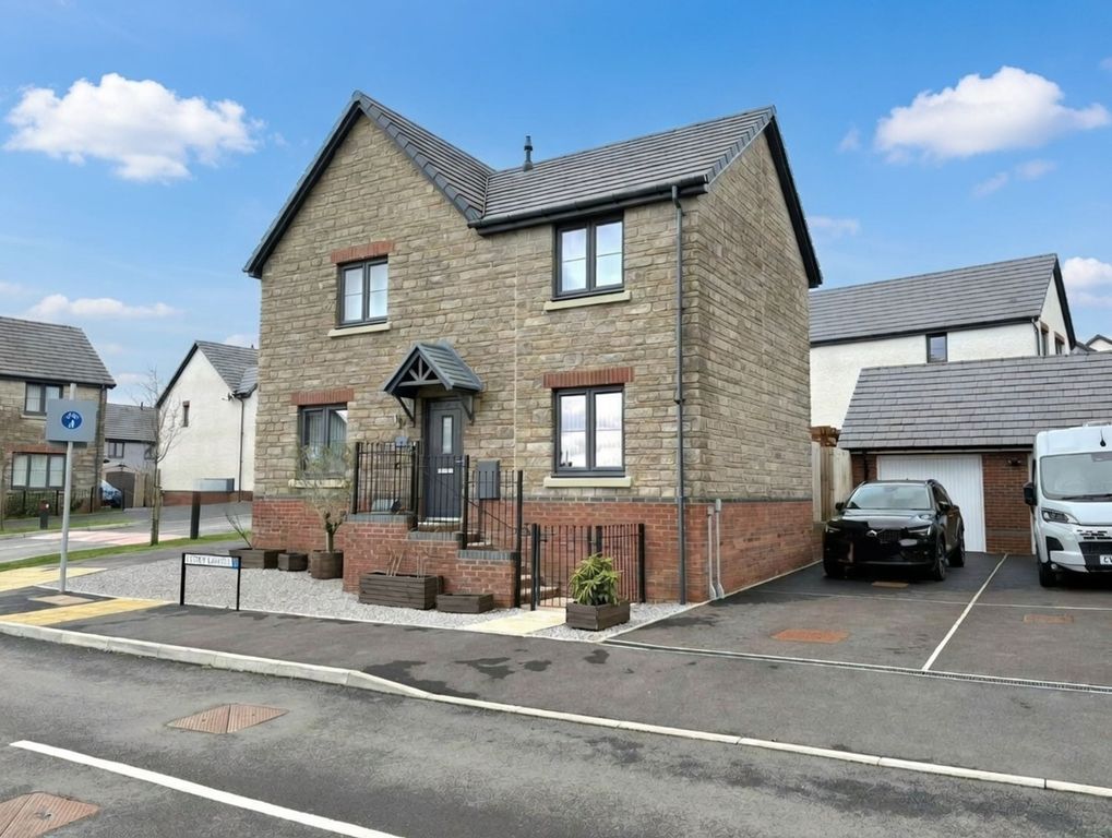 Property photo 1 of 33 Front