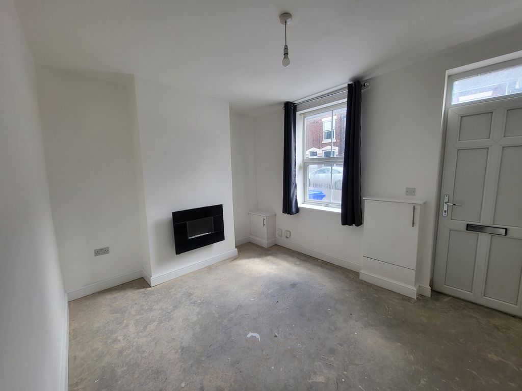 Property photo 3 of 8 Front Lounge