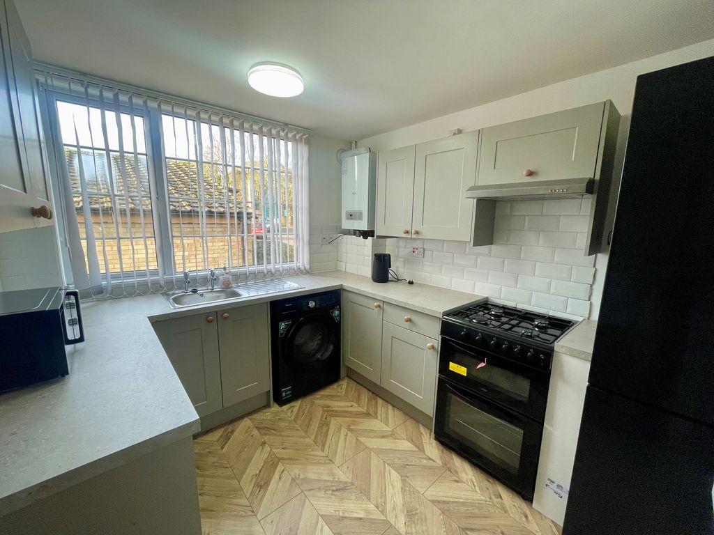 Property photo 2 of 8 Kitchen