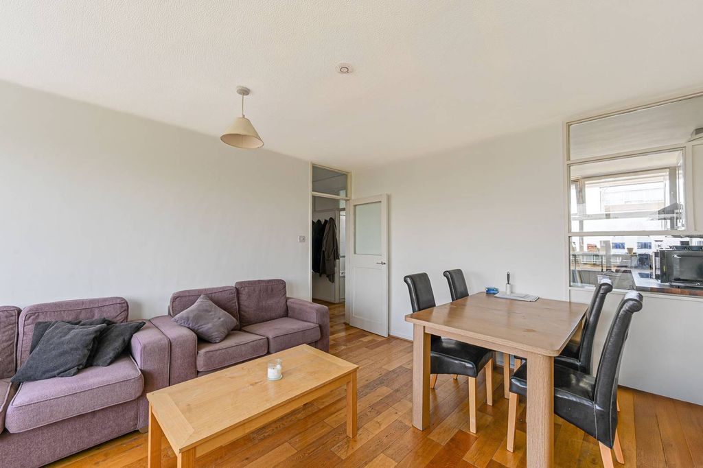 Property photo 3 of 11