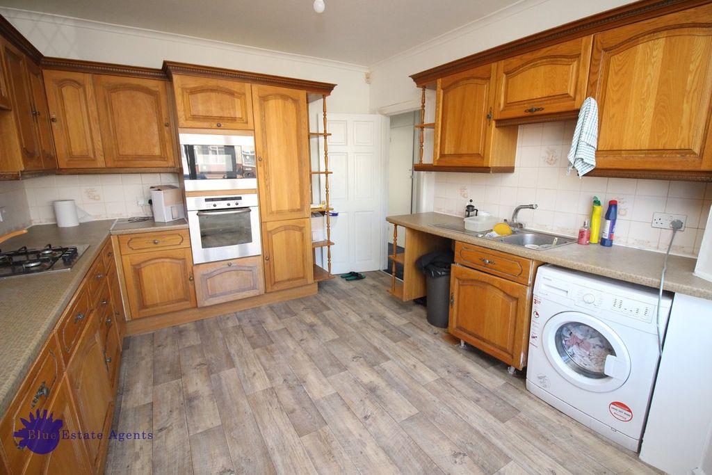 Property photo 3 of 14 Kitchen