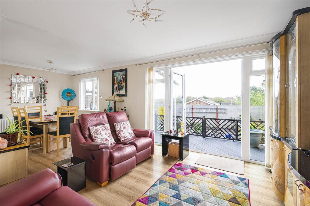 Property photo 3 of 18 Living Room