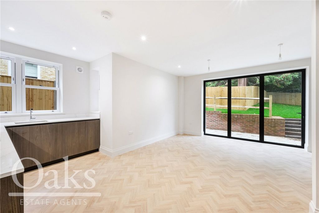 Property photo 2 of 16 Picture No. 13