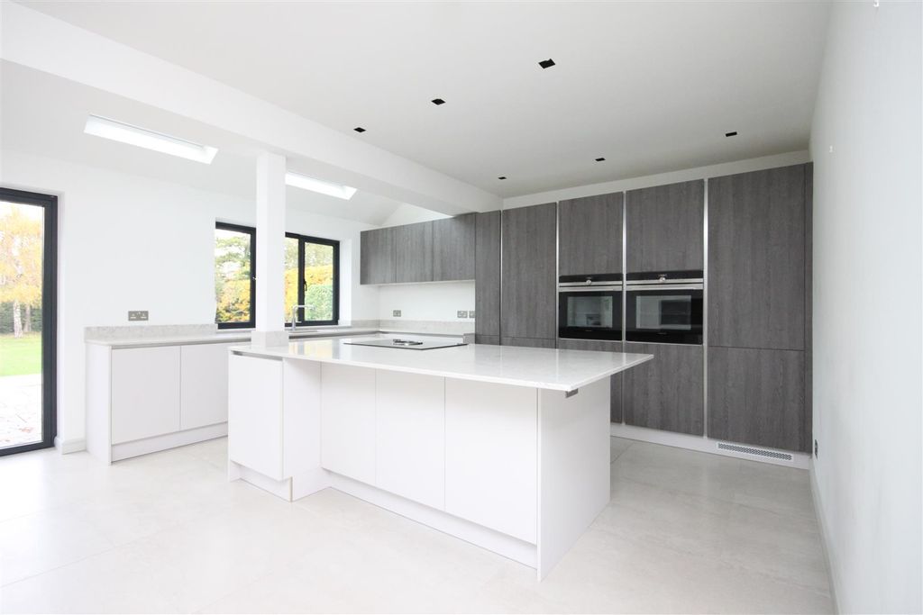 Property photo 3 of 21 Kitchen.Jpg