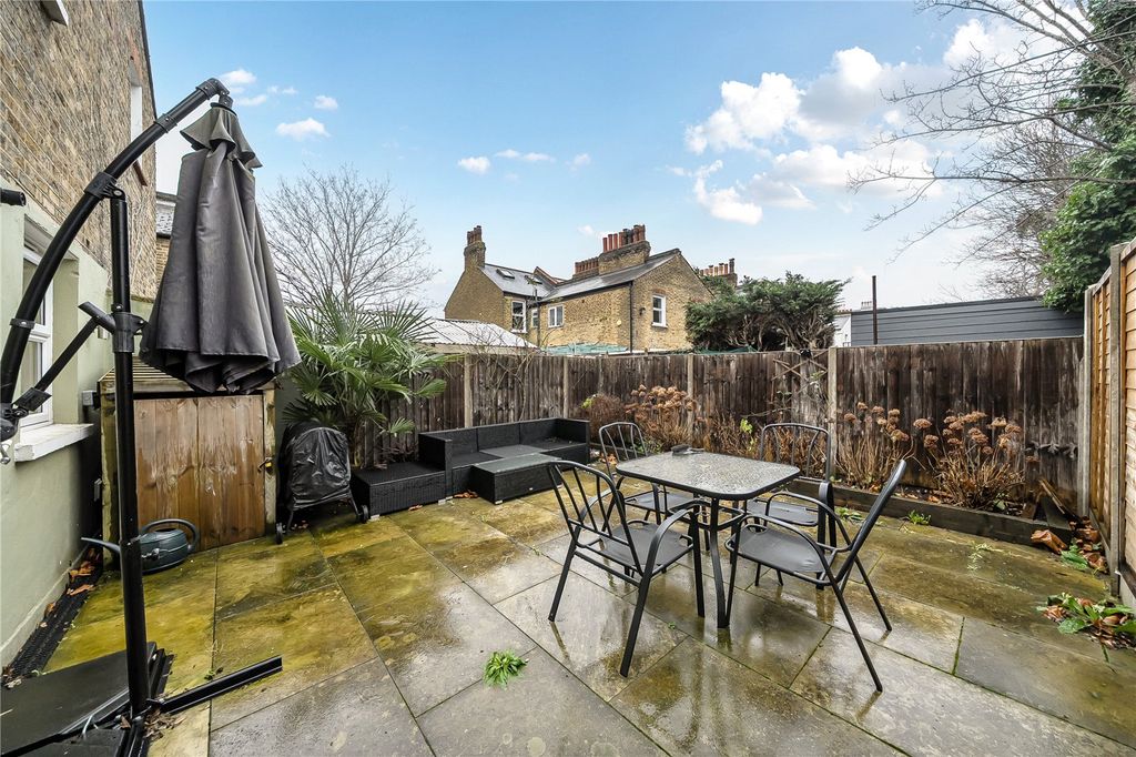 Property photo 3 of 14 Garden