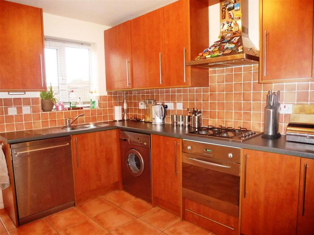 Property photo 3 of 12 Kitchen