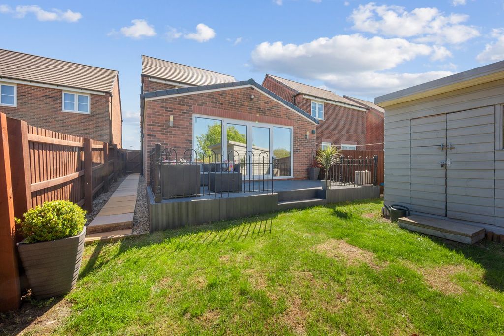 Property photo 3 of 35