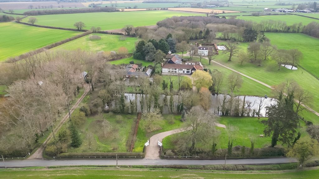 Property photo 2 of 36