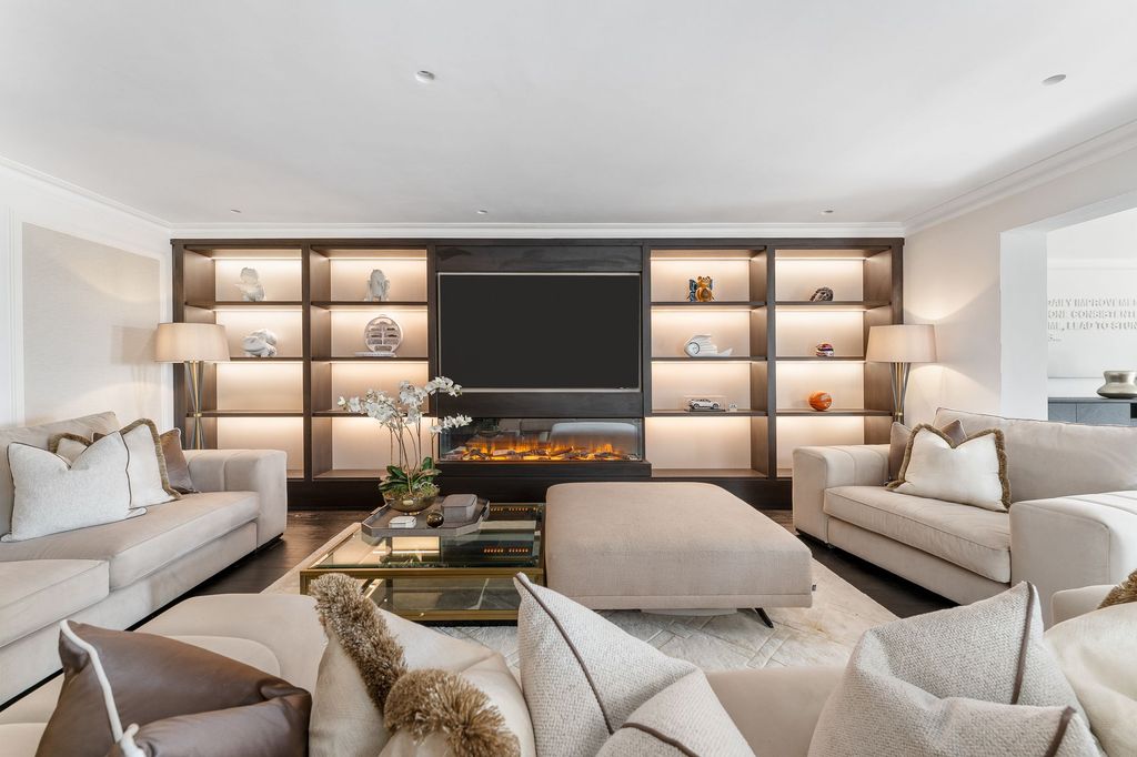 Property photo 2 of 60