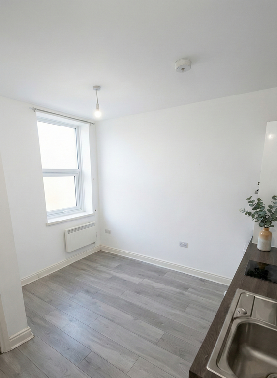 Property photo 2 of 6 Bedroom Space