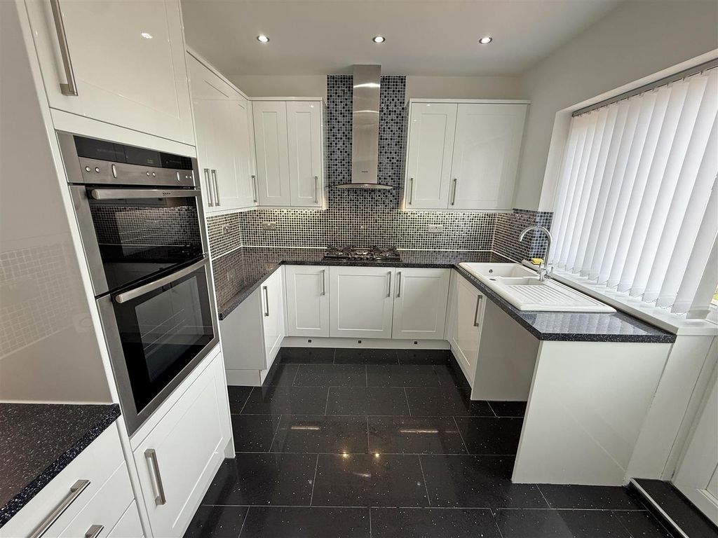 Property photo 3 of 9 Kitchen.Jpg