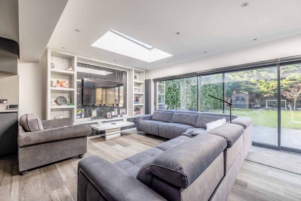 Property photo 3 of 26