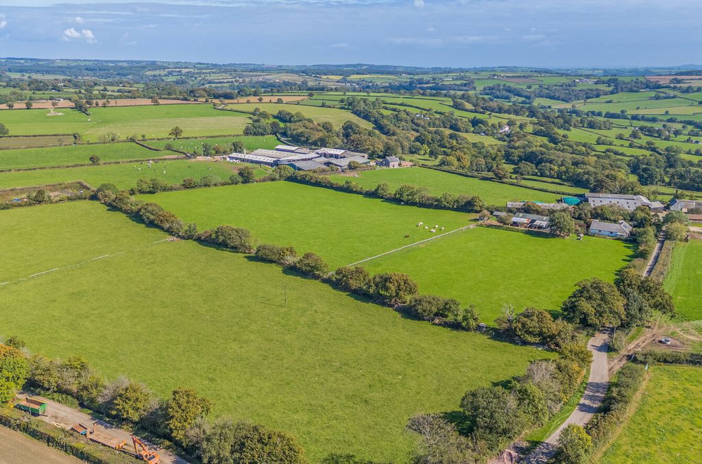 Property photo 2 of 30 1359596-13-68d982...