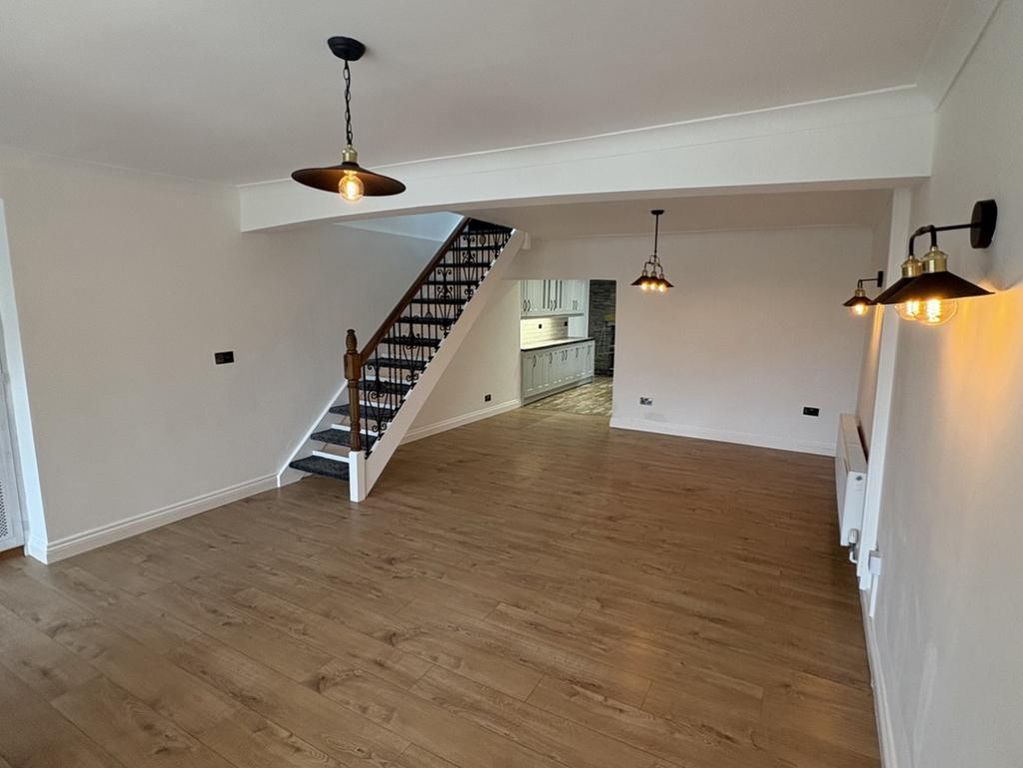 Property photo 3 of 9 Lounge