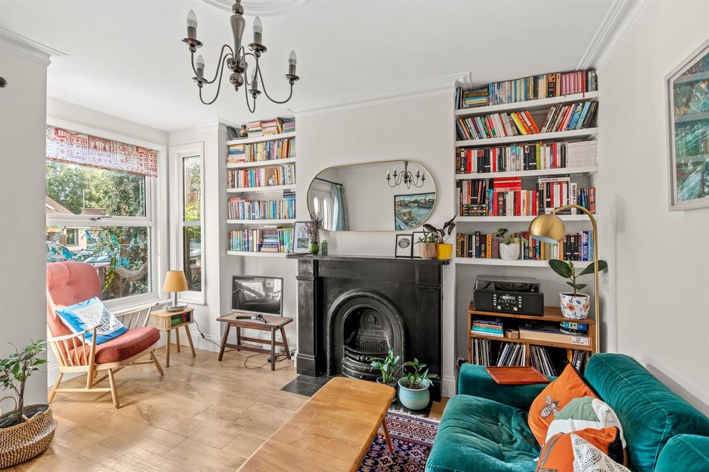 Property photo 2 of 21 56Mertonroad-009.Jpg