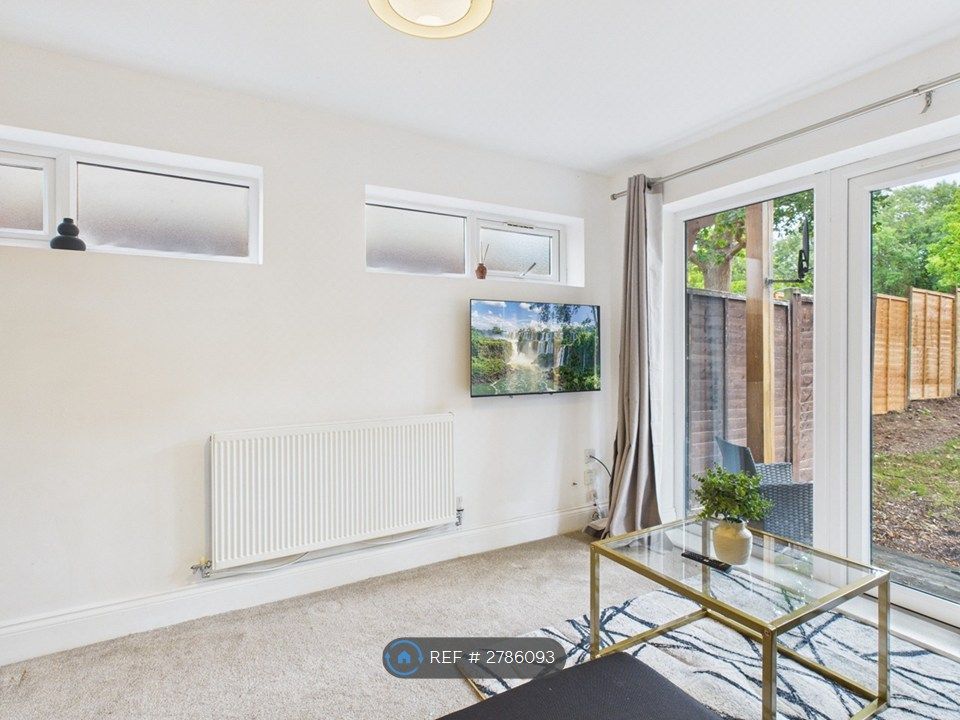 Additional image 5 of 4 bed semi-detached house to rentSaxon Way, Wychbold, Droitwich WR9