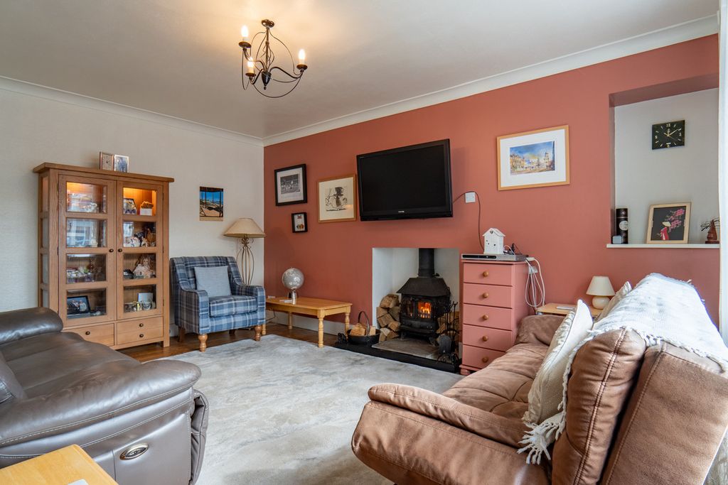 Property photo 2 of 31