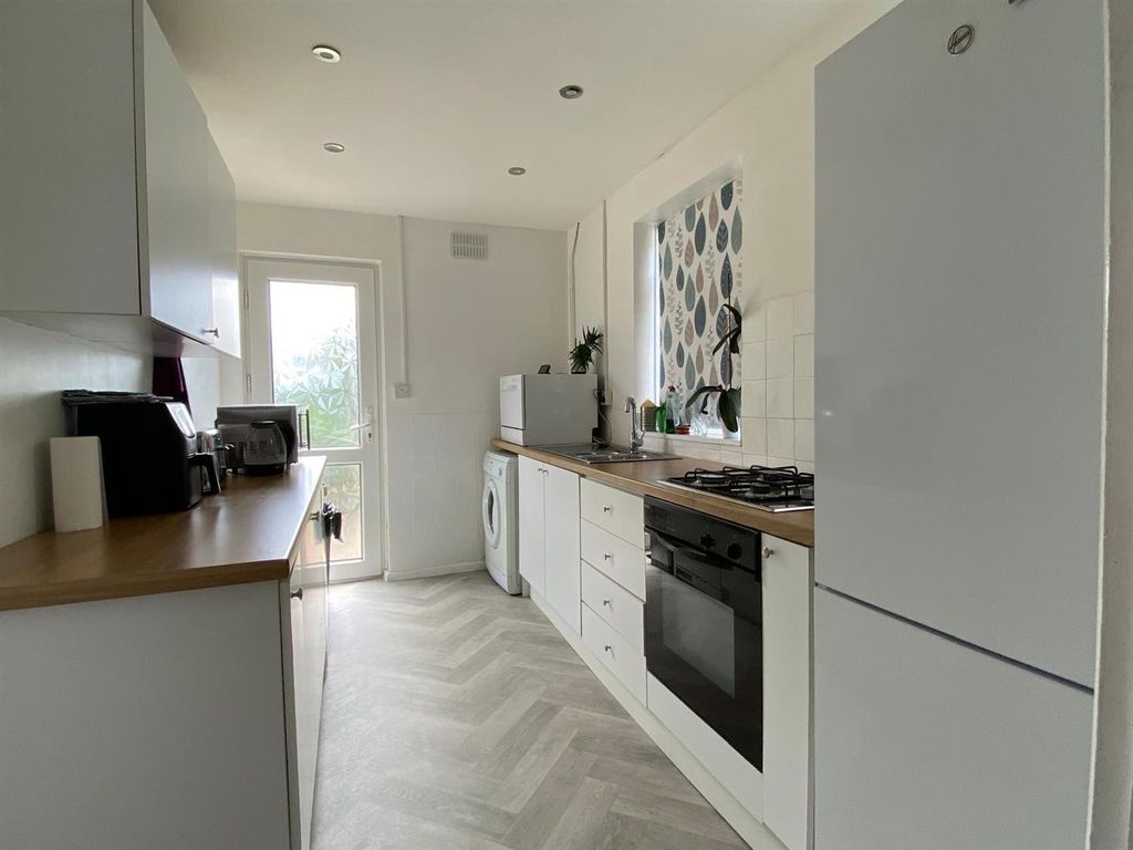 Property photo 2 of 18 Kitchen