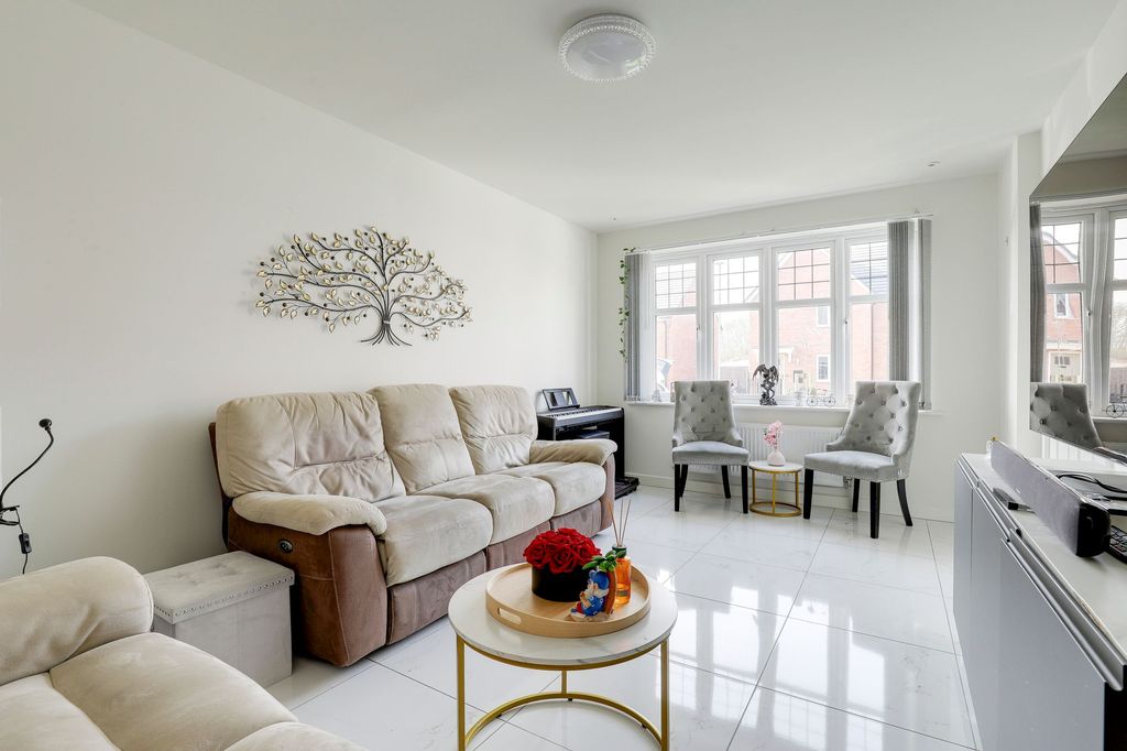 Property photo 2 of 21