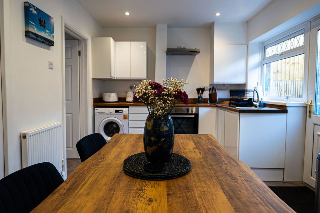 Property photo 2 of 26