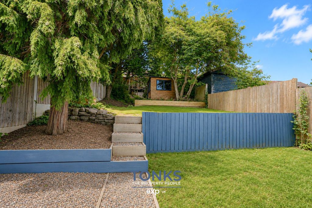 Property photo 2 of 21