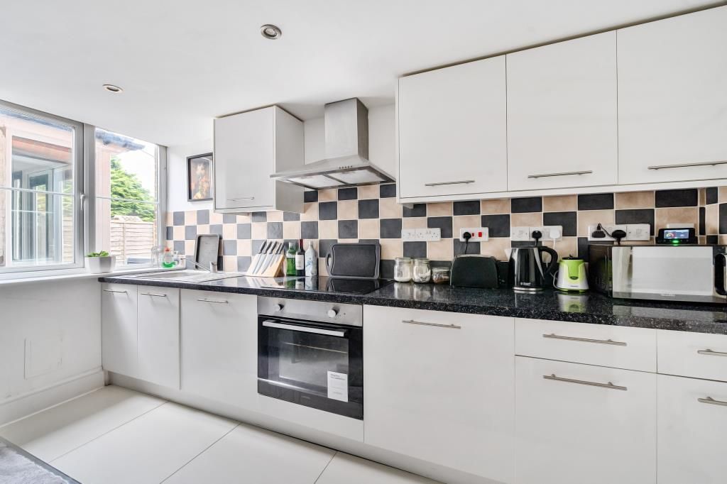 Property photo 2 of 10 Kitchen