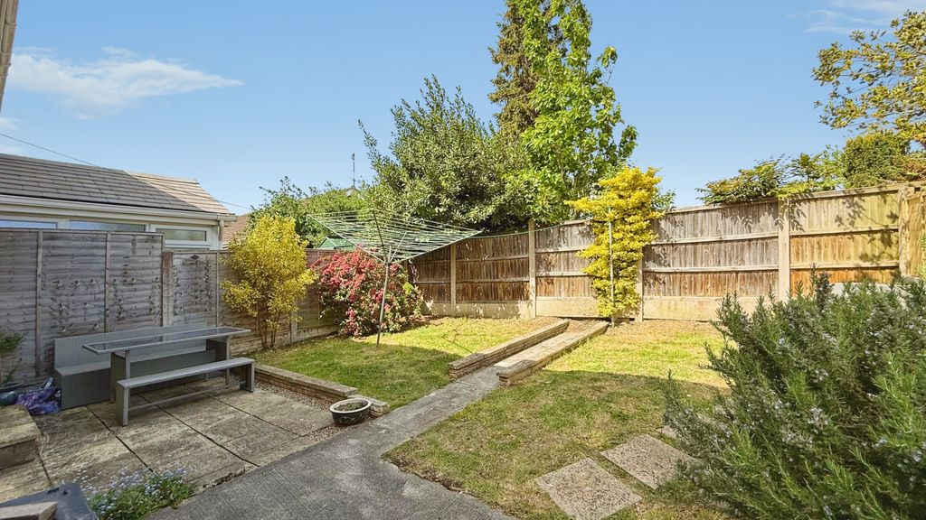 Property photo 2 of 13 Garden