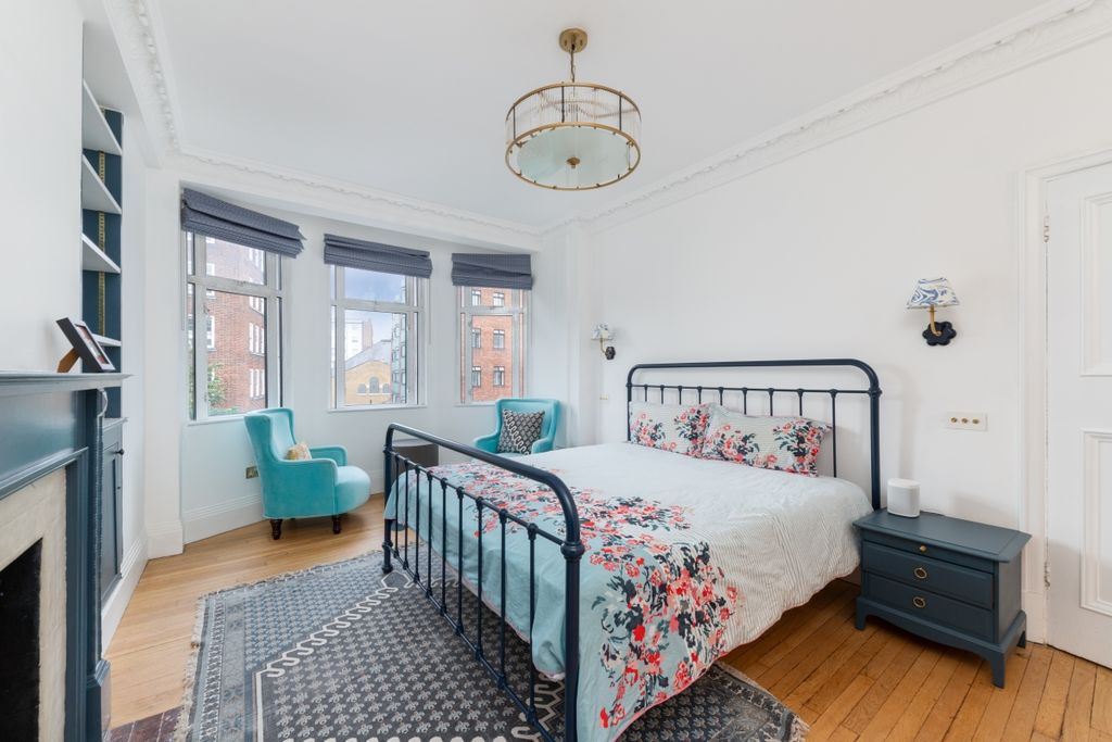 Property photo 1 of 18 Connaught Court F...