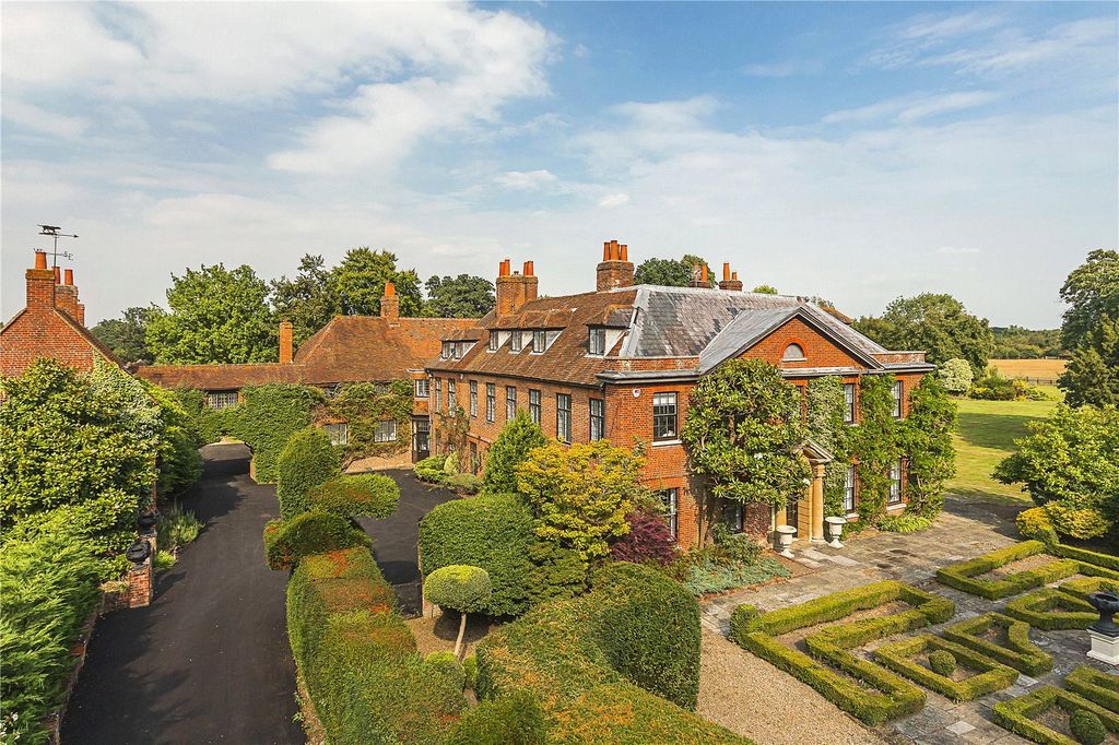 Property photo 1 of 25 Hurst Lodge