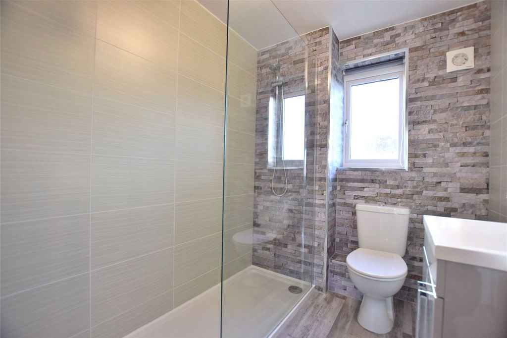 Property photo 2 of 8 Bathroom