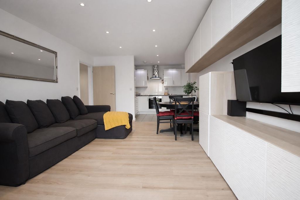 Property photo 3 of 10 2d42B450-9F80-476B-8170-B9849cd2d72B.Png