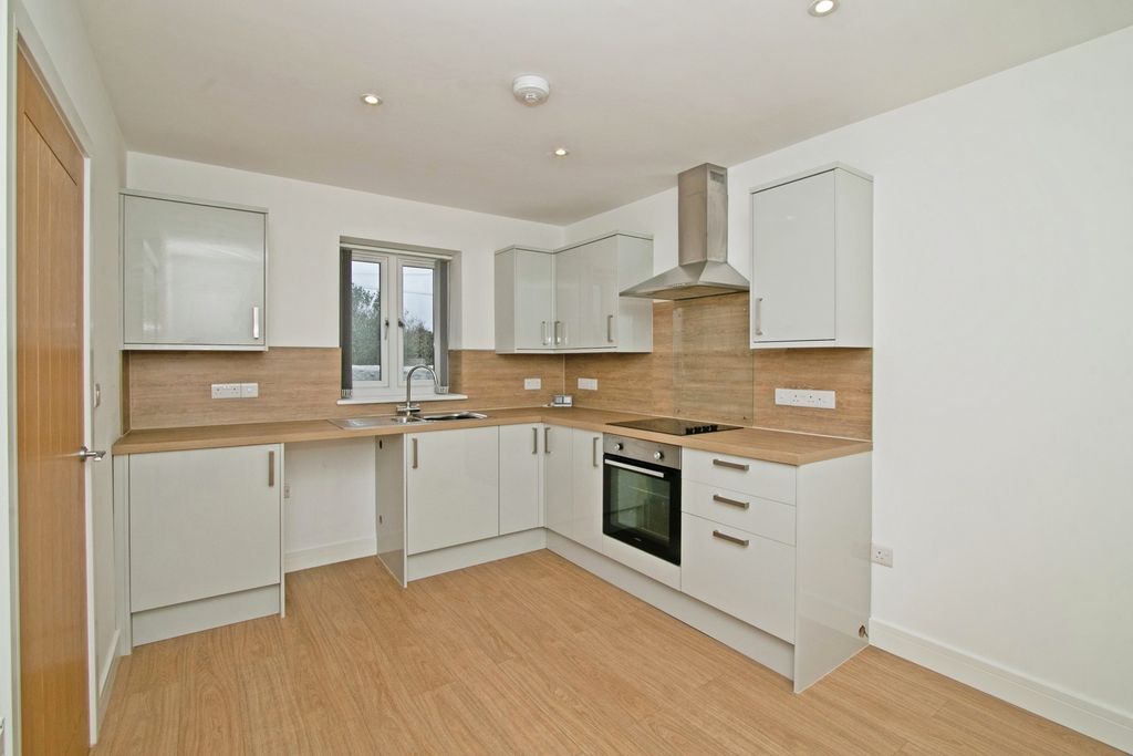 Property photo 3 of 11 Kitchen