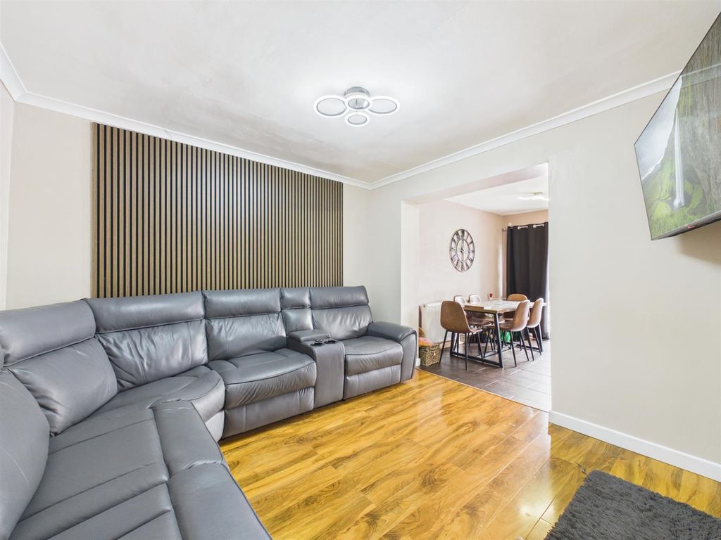Property photo 2 of 14 Cam02435G0-Pr0350-Still004.Jpg