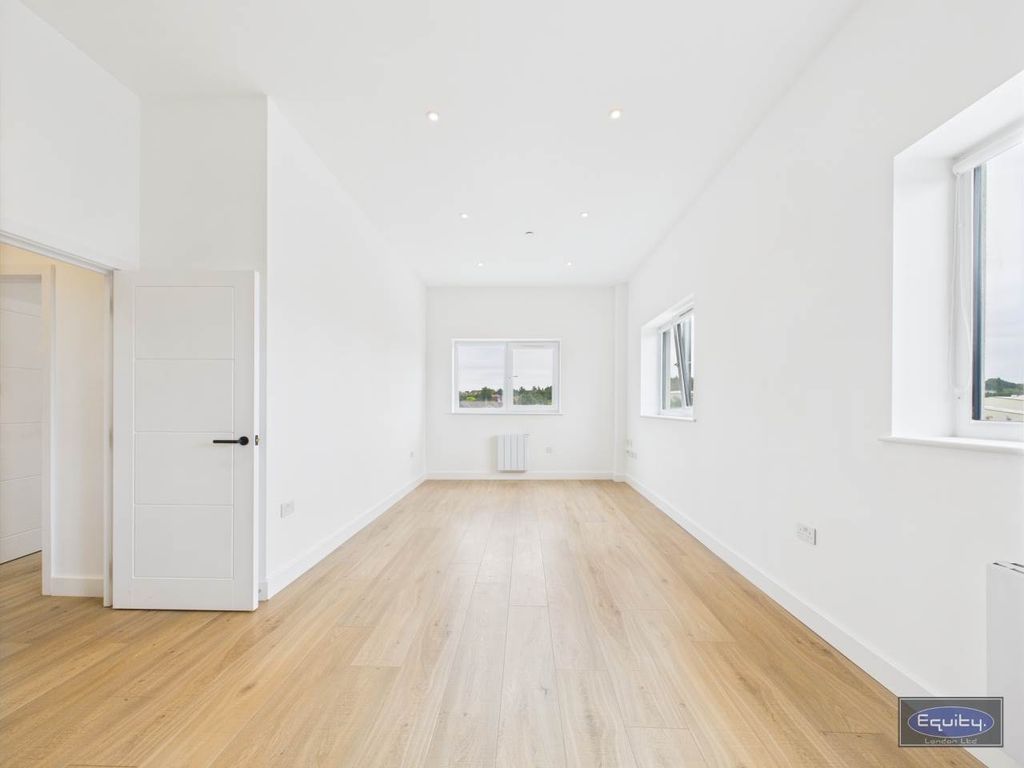 Property photo 1 of 7 Living Area