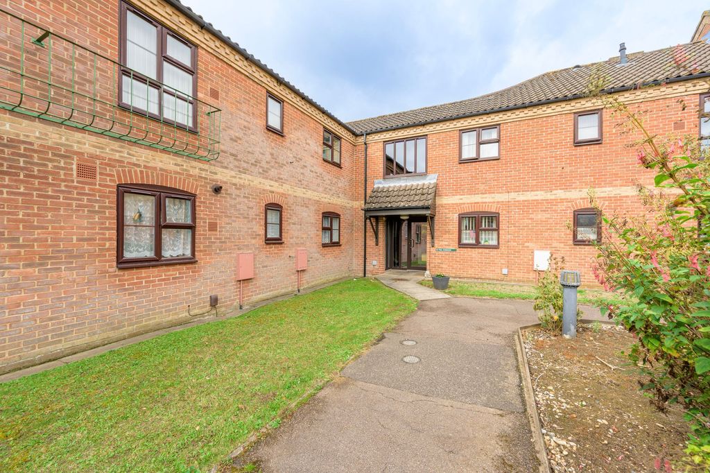 Property photo 1 of 12
