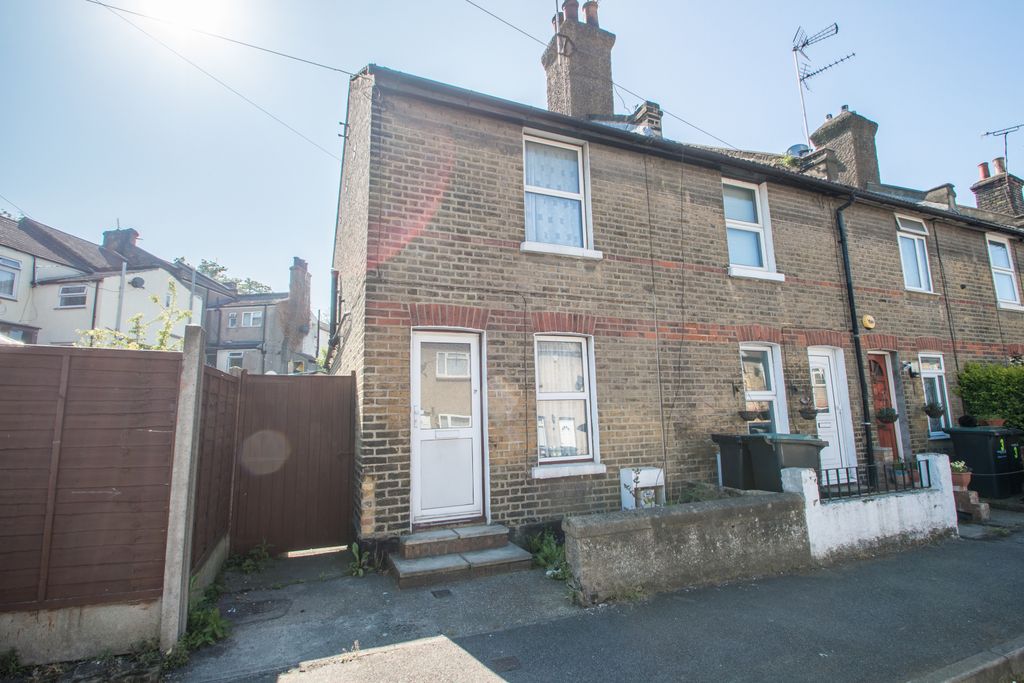 Property photo 1 of 11 Railway Street Northfleet