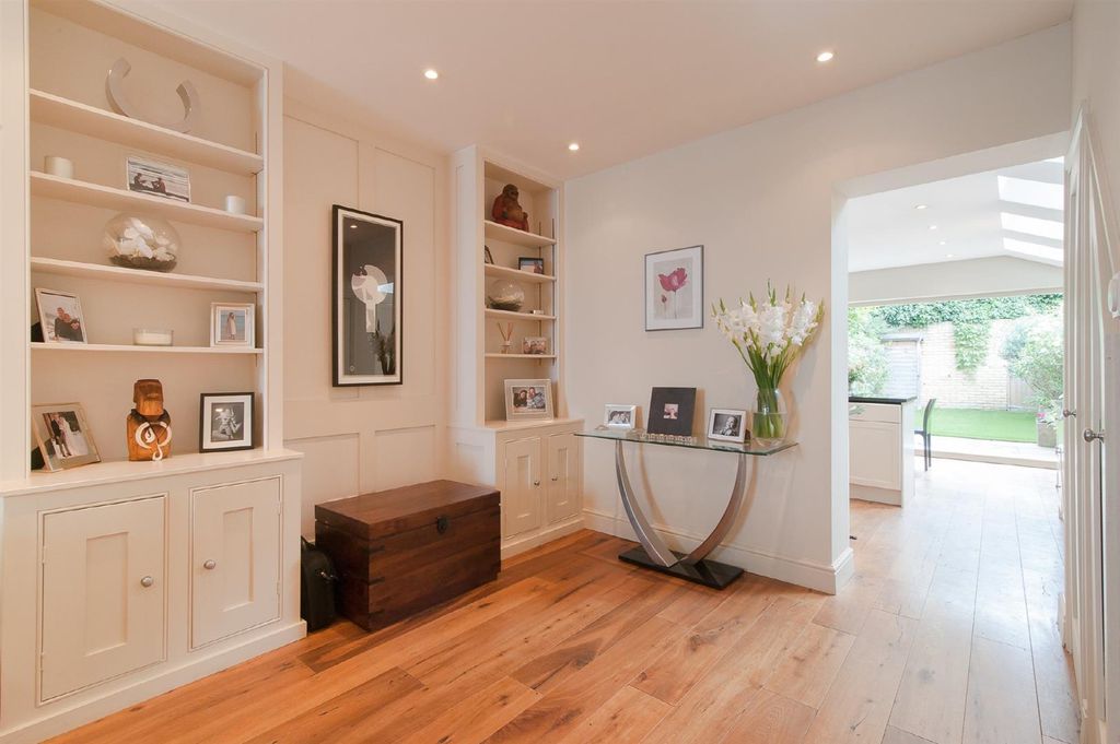 Property photo 2 of 9