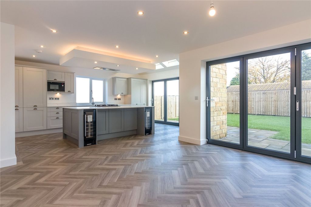 Property photo 2 of 23 Living Kitchen