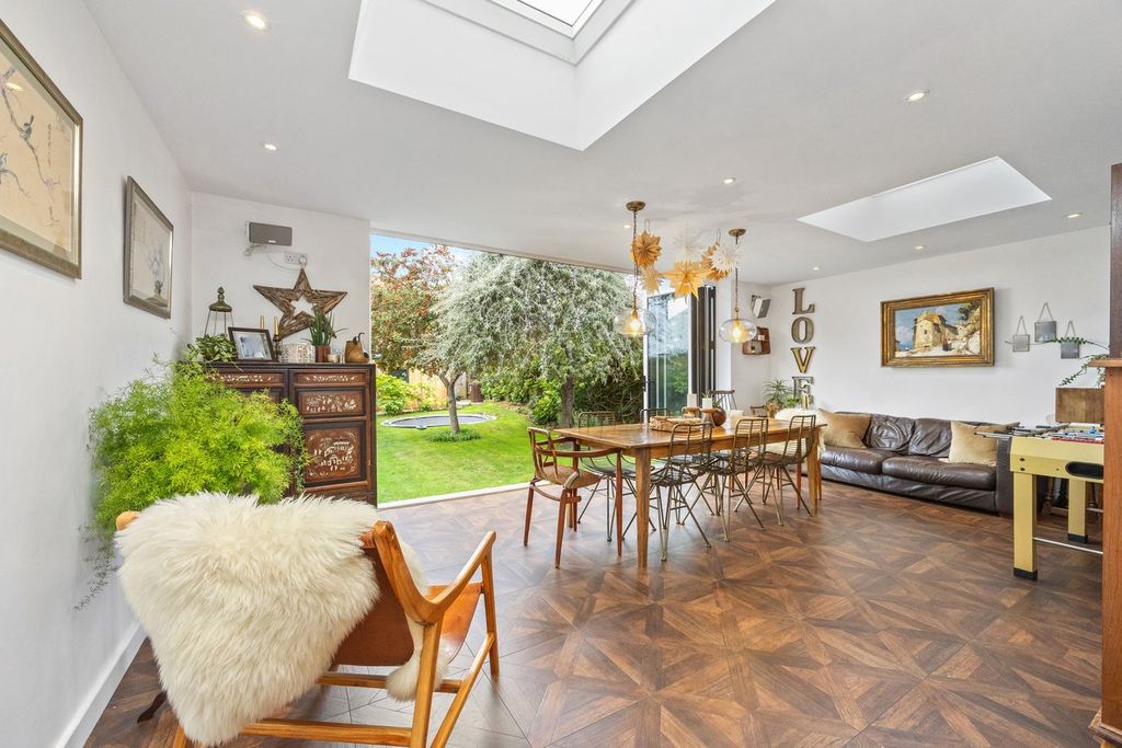 Property photo 1 of 21