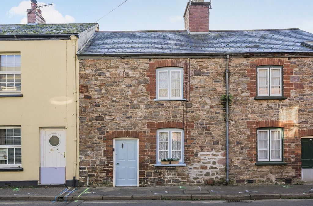 Property photo 1 of 17 Tiverton Seddons