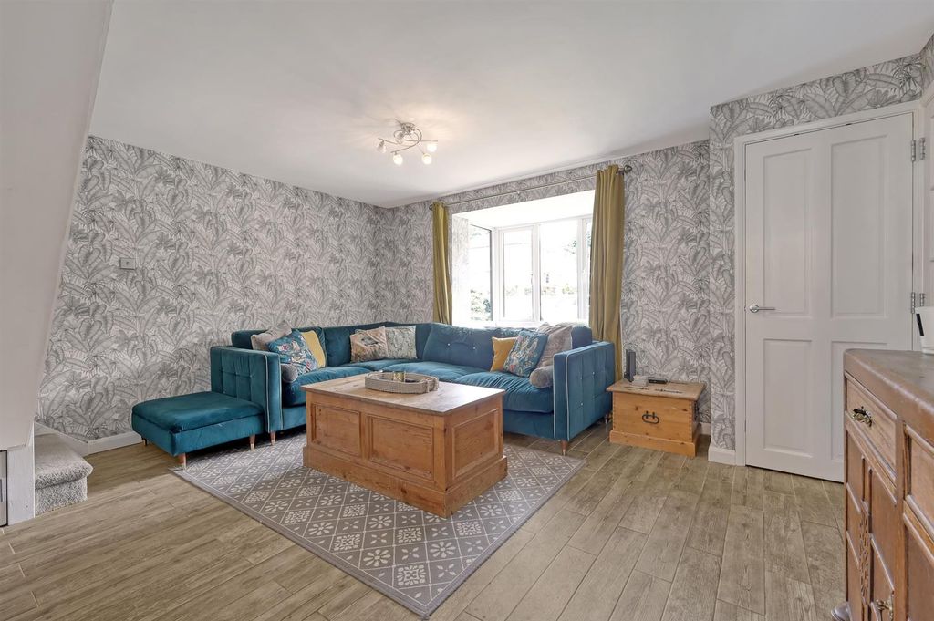 Property photo 3 of 22 31A Rr Lounge 1.Jpg