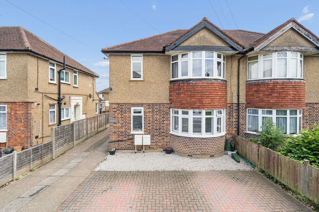 Property photo 1 of 14 Ext - Malvern Way (3)