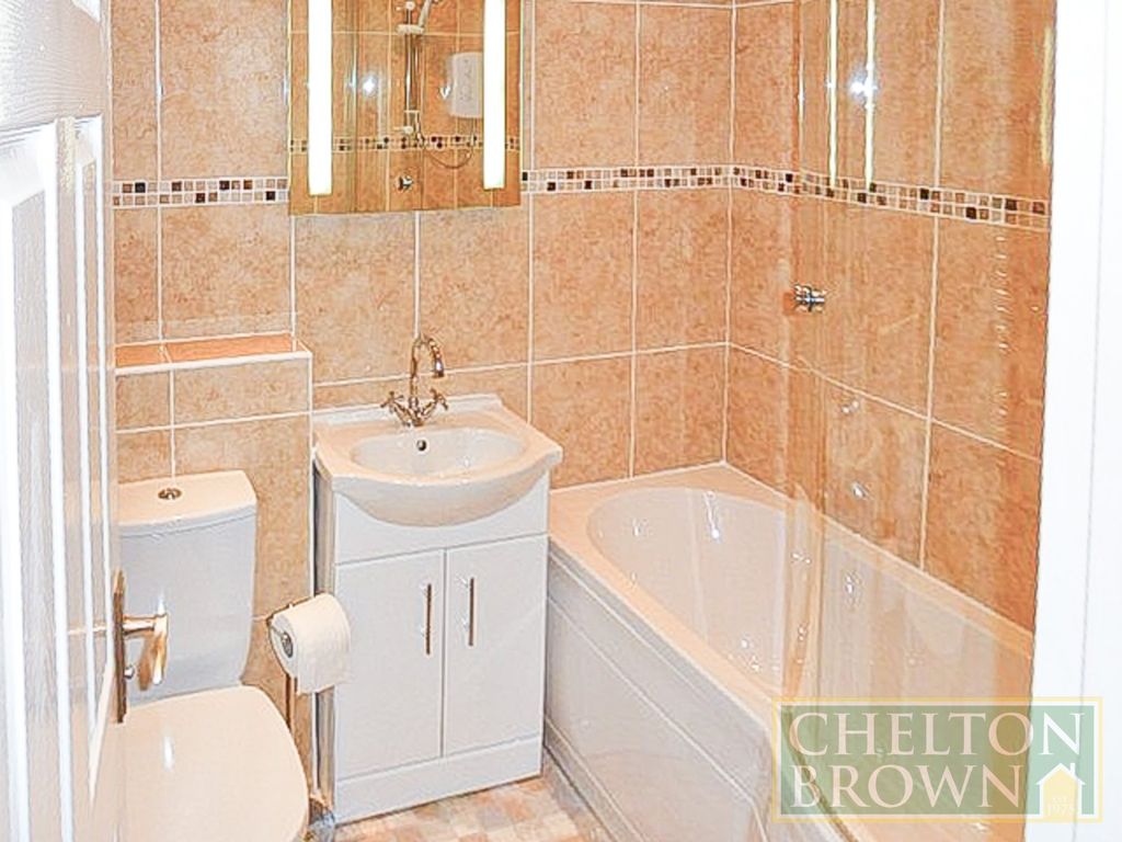 Property photo 3 of 10 Bathroom