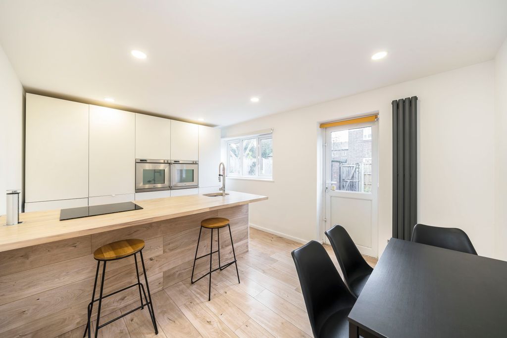 Property photo 1 of 8 Picture No. 14